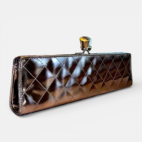 Sondra Roberts Women’s Quilted Metallic Clutch w/ Removable Chain Strap - Picture 3 of 12